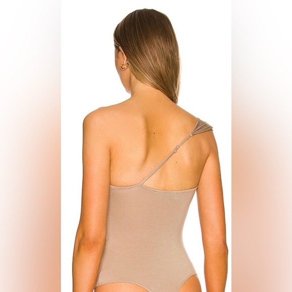 L’Academie Delphine Thong Bodysuit - Picture 2 of 6